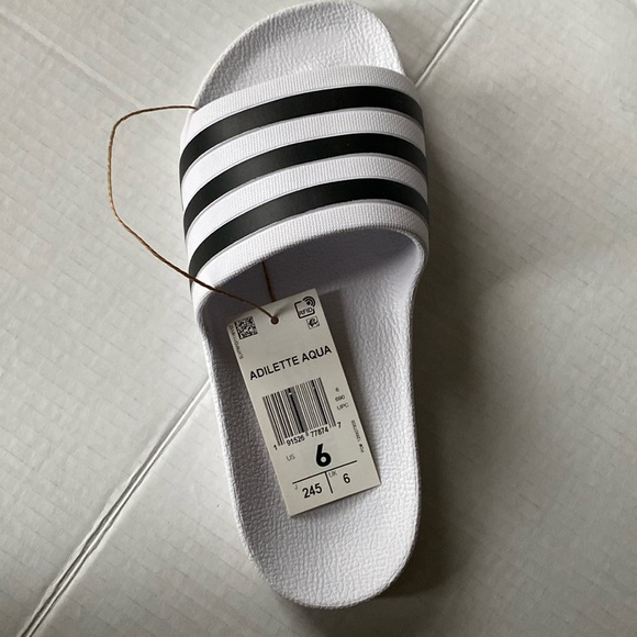 Adidas Adilette Aqua Slides - Size 5/6 - White NWT - Picture 1 of 4